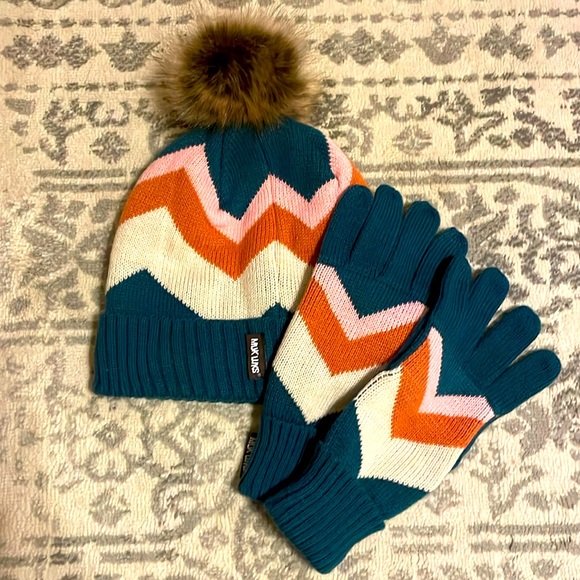 Mike Luks Beanie and Glove Set - Picture 1 of 4